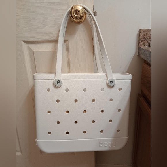BOGG BAG Handbags - Bogg White Tote Bag Medium Size Like New With Bogg beverage Holder